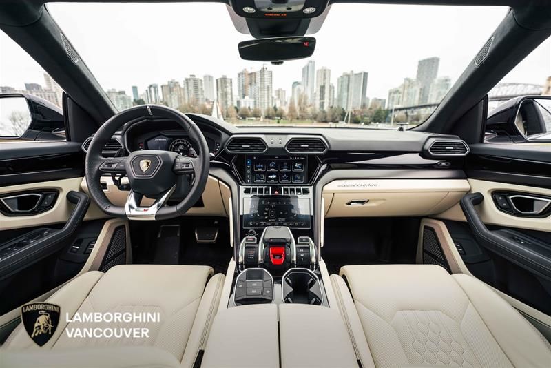 Lamborghini Urus  2023 à Vancouver, Colombie-Britannique