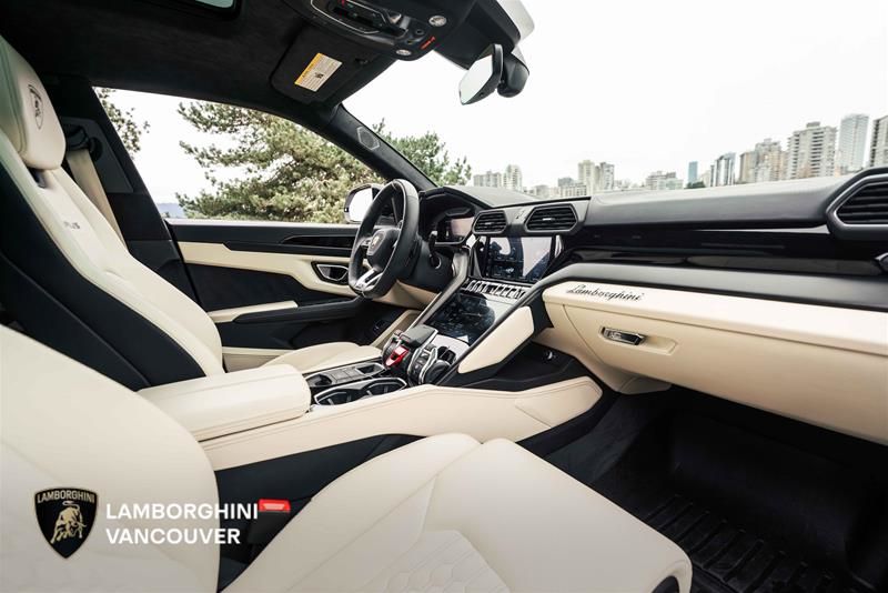 Lamborghini Urus  2023 à Vancouver, Colombie-Britannique