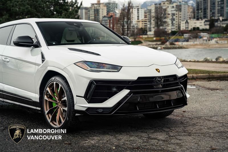 Lamborghini Urus  2023 à Vancouver, Colombie-Britannique