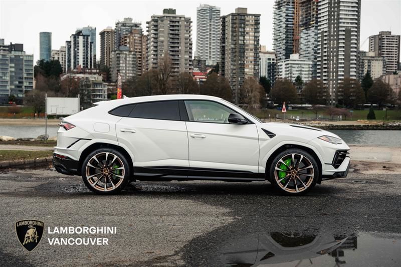 Lamborghini Urus  2023 à Vancouver, Colombie-Britannique