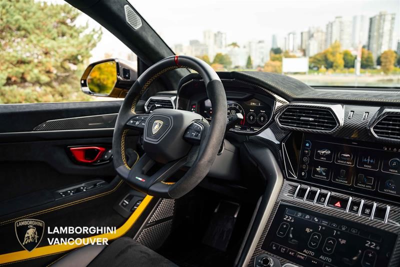 Lamborghini Urus  2024 à Vancouver, Colombie-Britannique