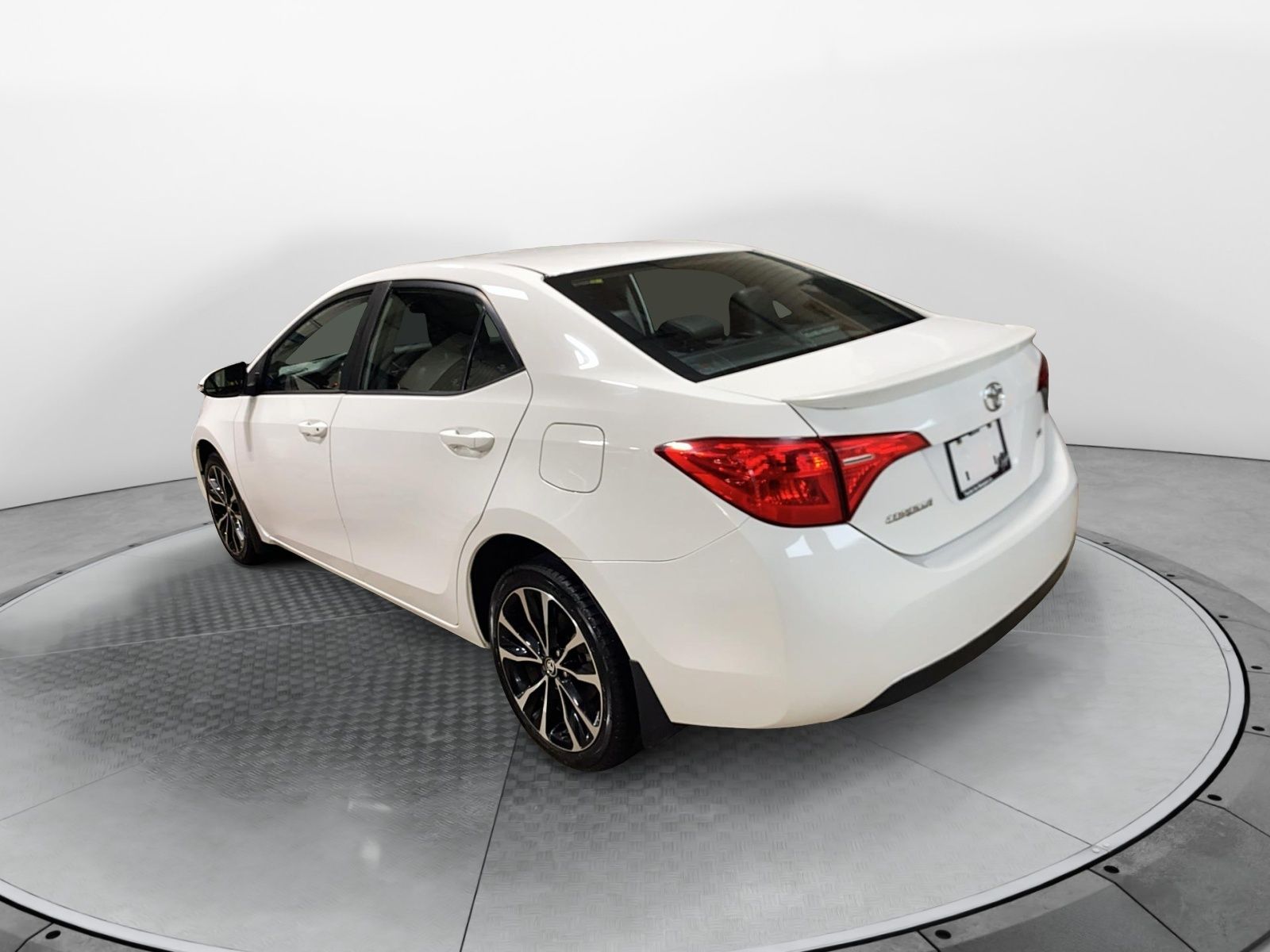 Toyota Corolla 2018 — photo 3