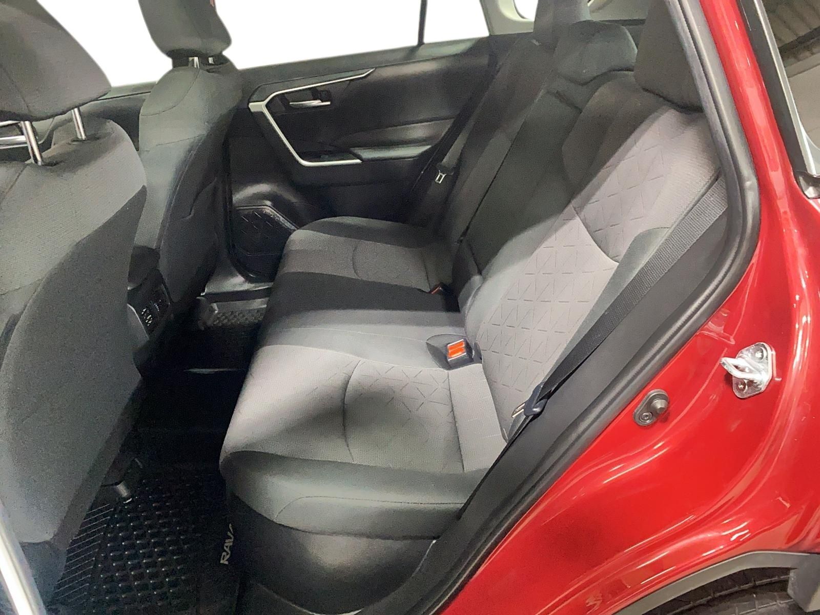 Toyota RAV4 2023 — photo 7