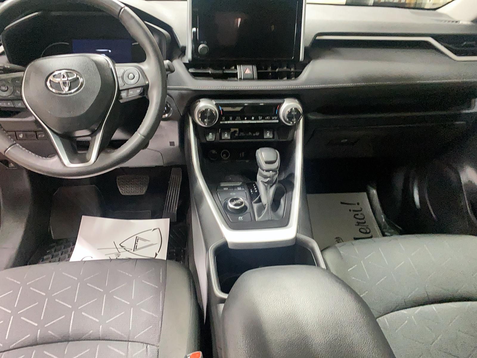Toyota RAV4 2023 — photo 8