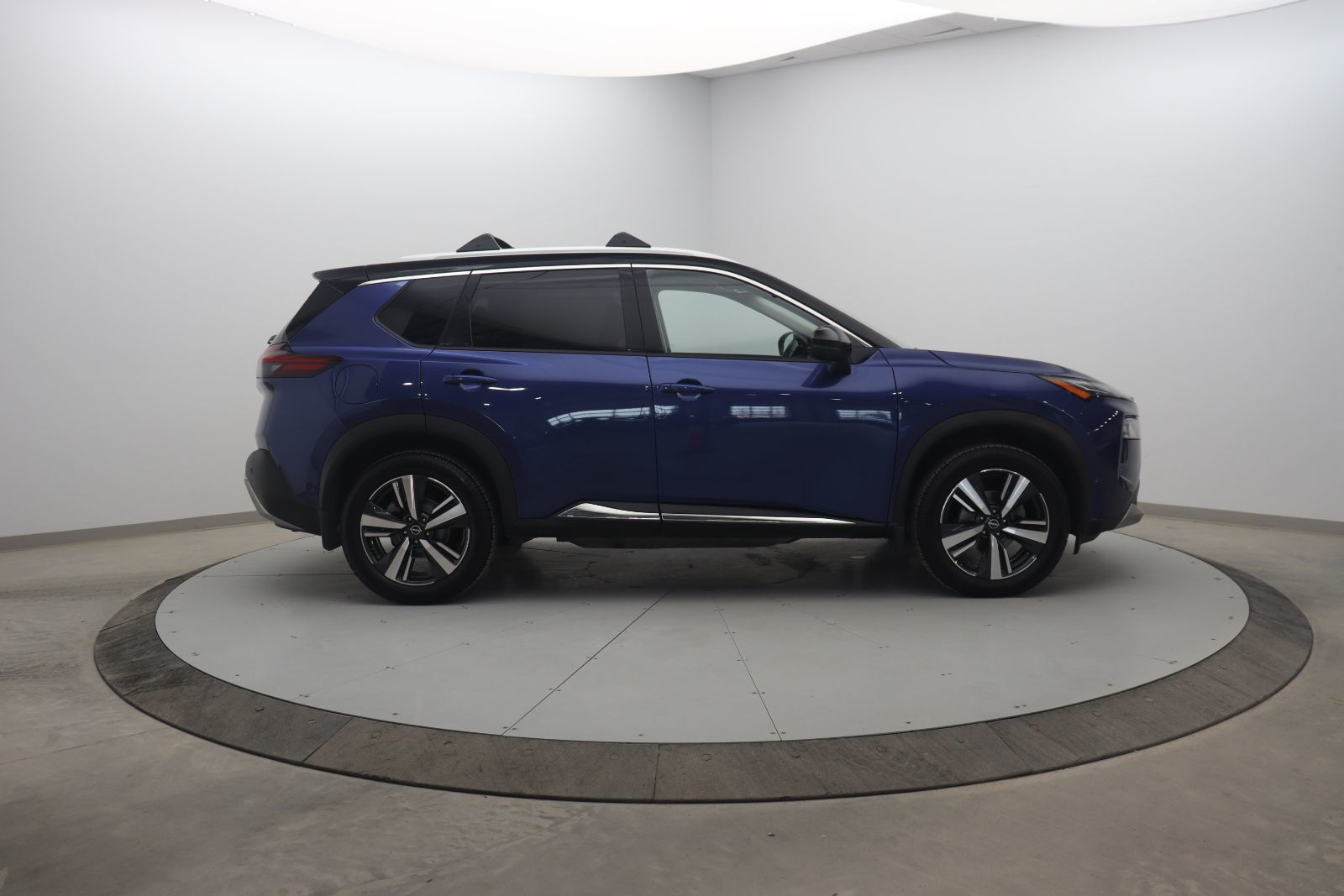 Nissan Rogue Platinum 2022 — photo 3