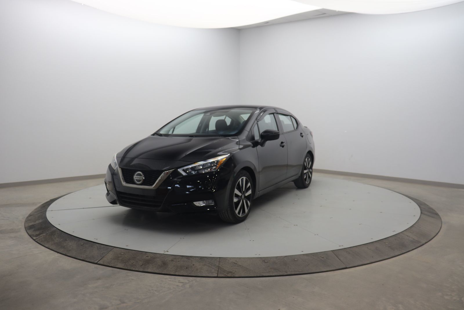 2022 Nissan Versa SR