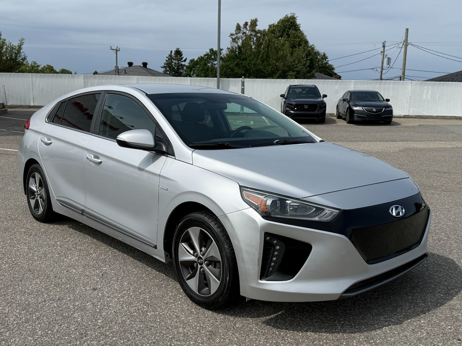 Hyundai Ioniq Electric 2019 — photo 3