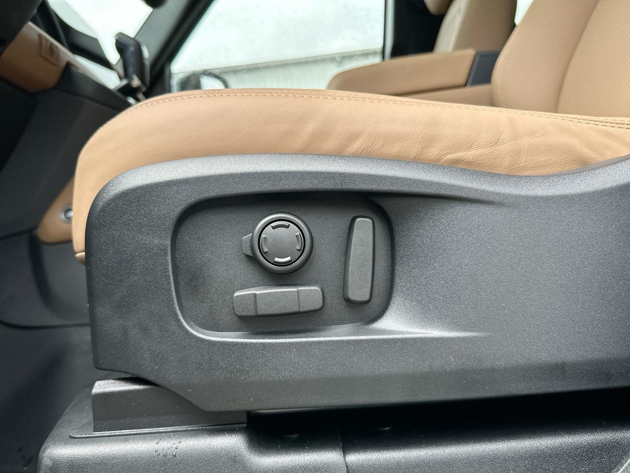 2025 Land Rover DEFENDER 110 Mild Hybrid in North Vancouver, British Columbia