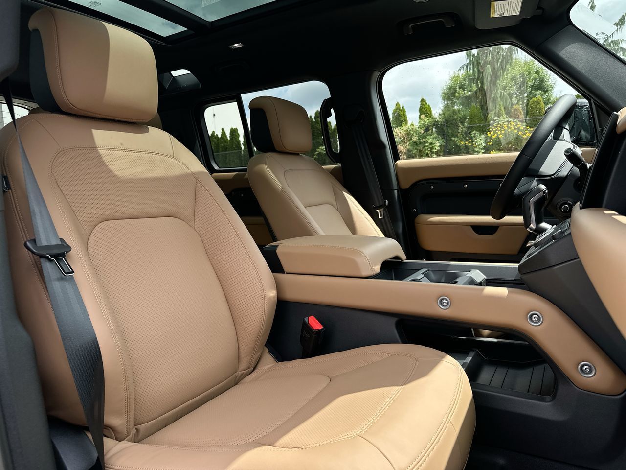 2025 Land Rover DEFENDER 110 Mild Hybrid in North Vancouver, British Columbia