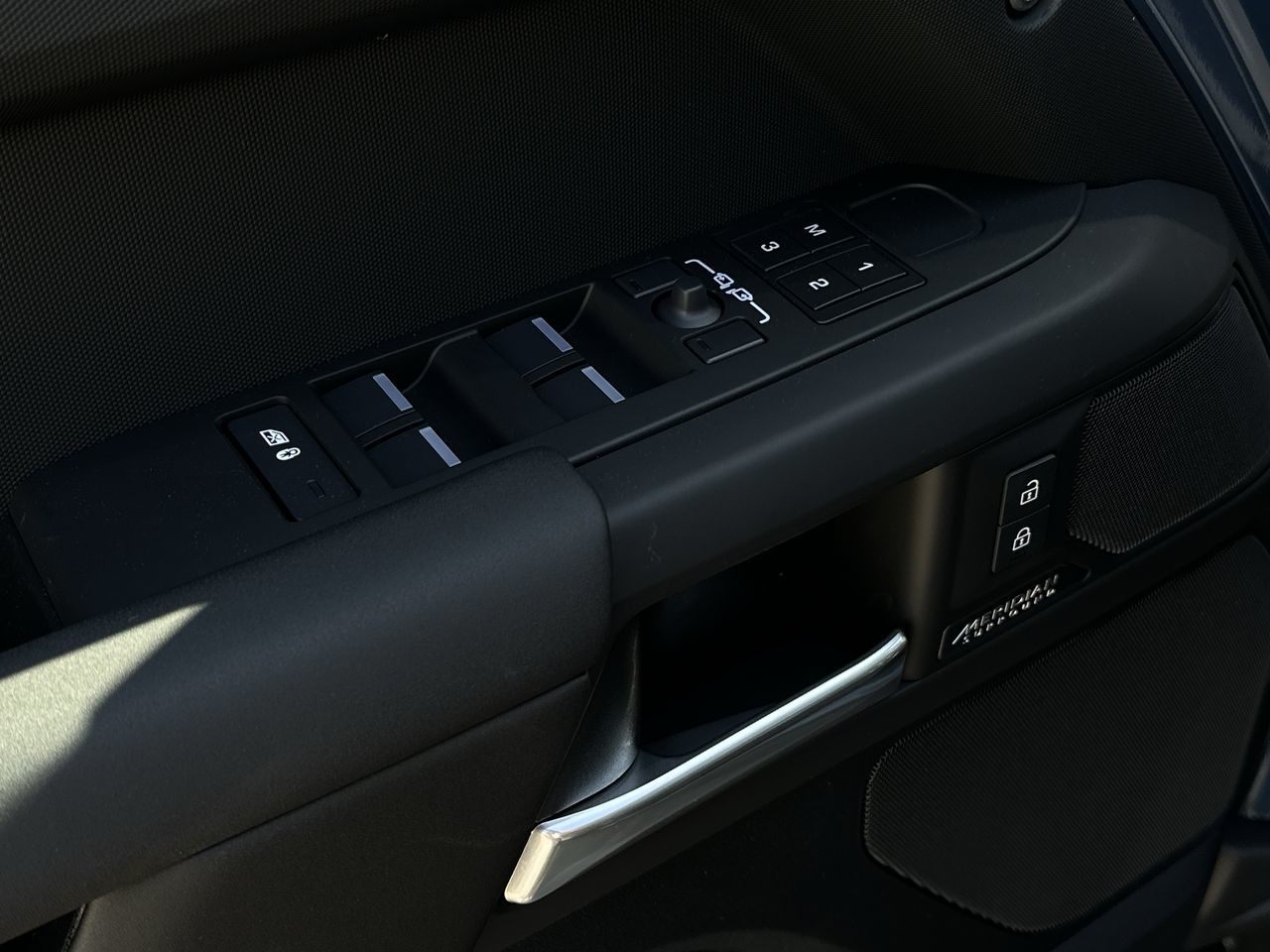 2025 Land Rover DEFENDER 110 Mild Hybrid in North Vancouver, British Columbia