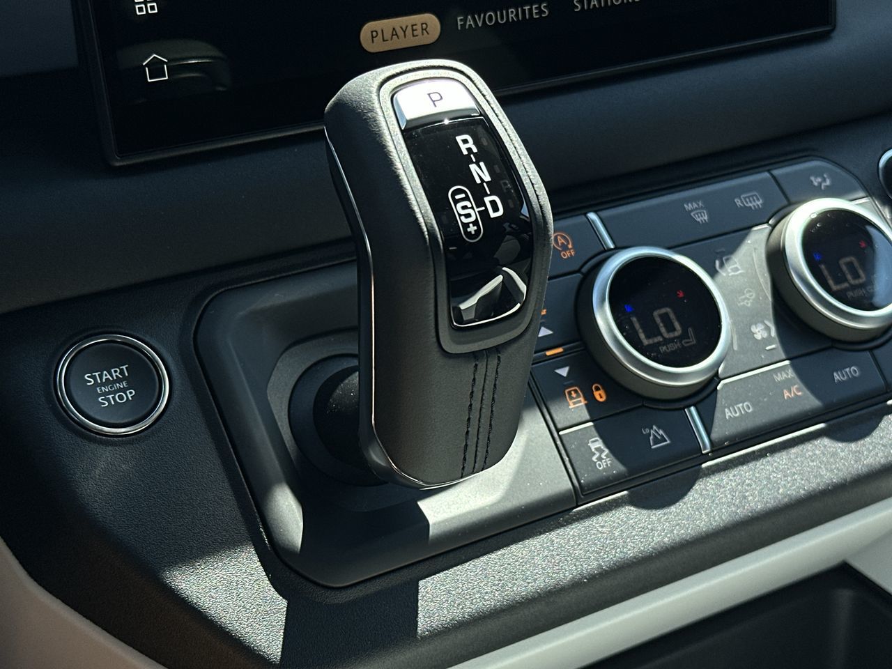 2025 Land Rover DEFENDER 110 Mild Hybrid in North Vancouver, British Columbia