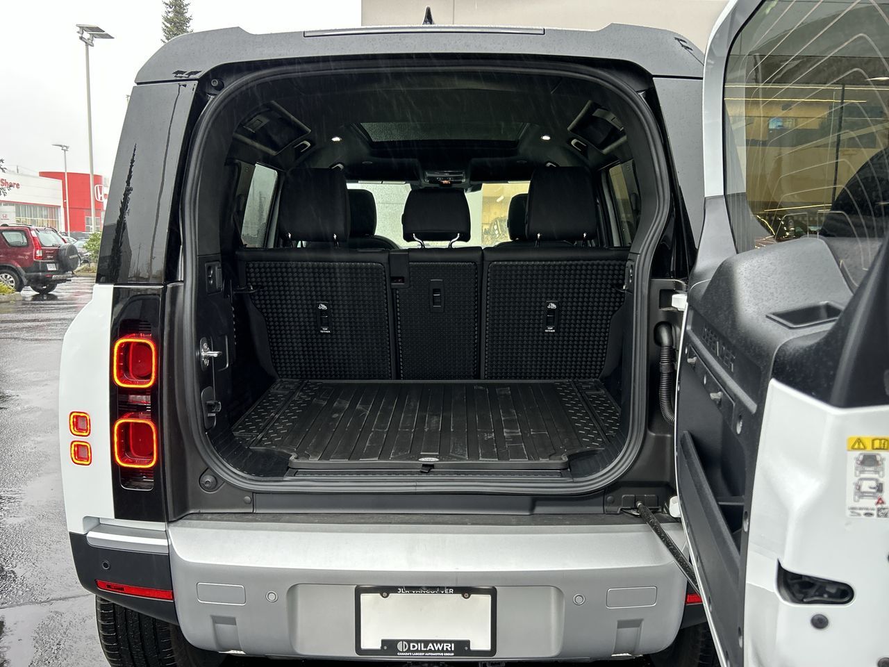 2025  Defender 110 Mild Hybrid