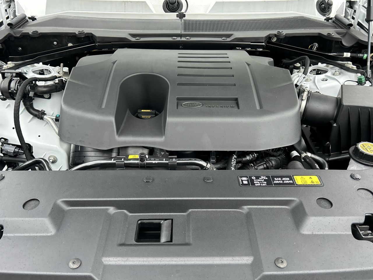 2025  Defender 110 Mild Hybrid