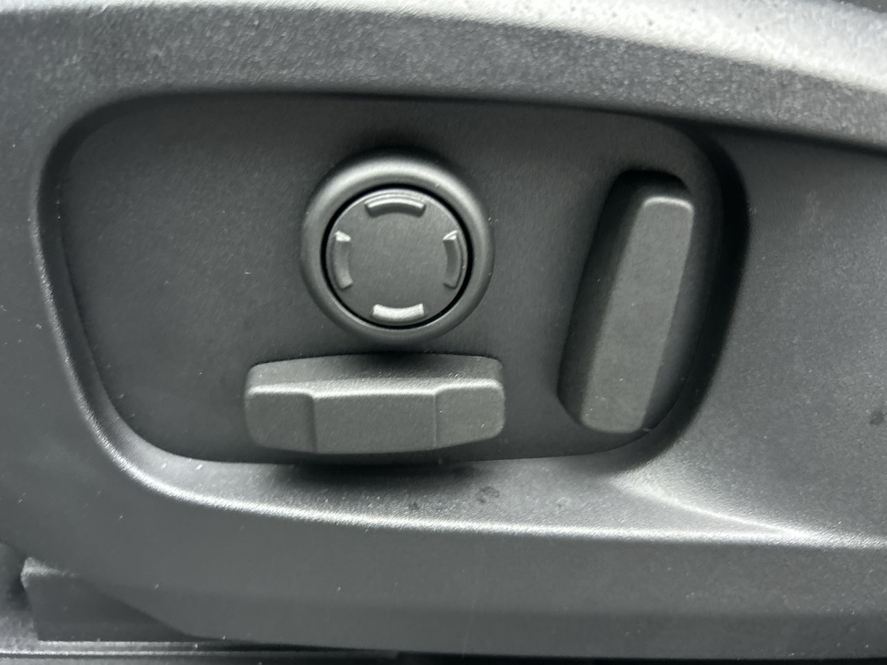 2025  Defender 110 Mild Hybrid