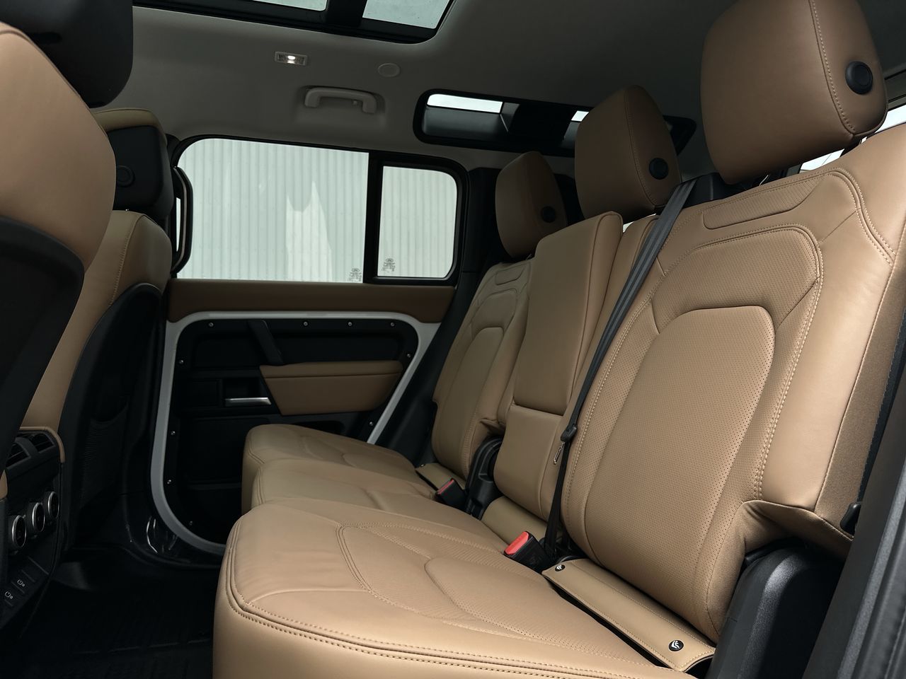 2025 Land Rover Defender 110 in North Vancouver, British Columbia