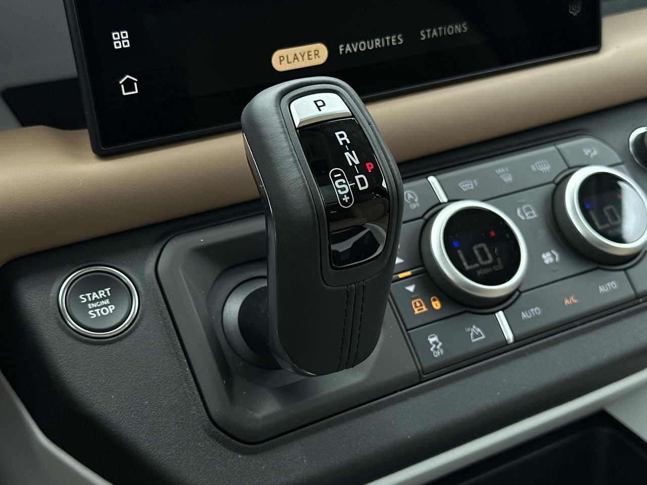 2025 Land Rover Defender 110 in North Vancouver, British Columbia