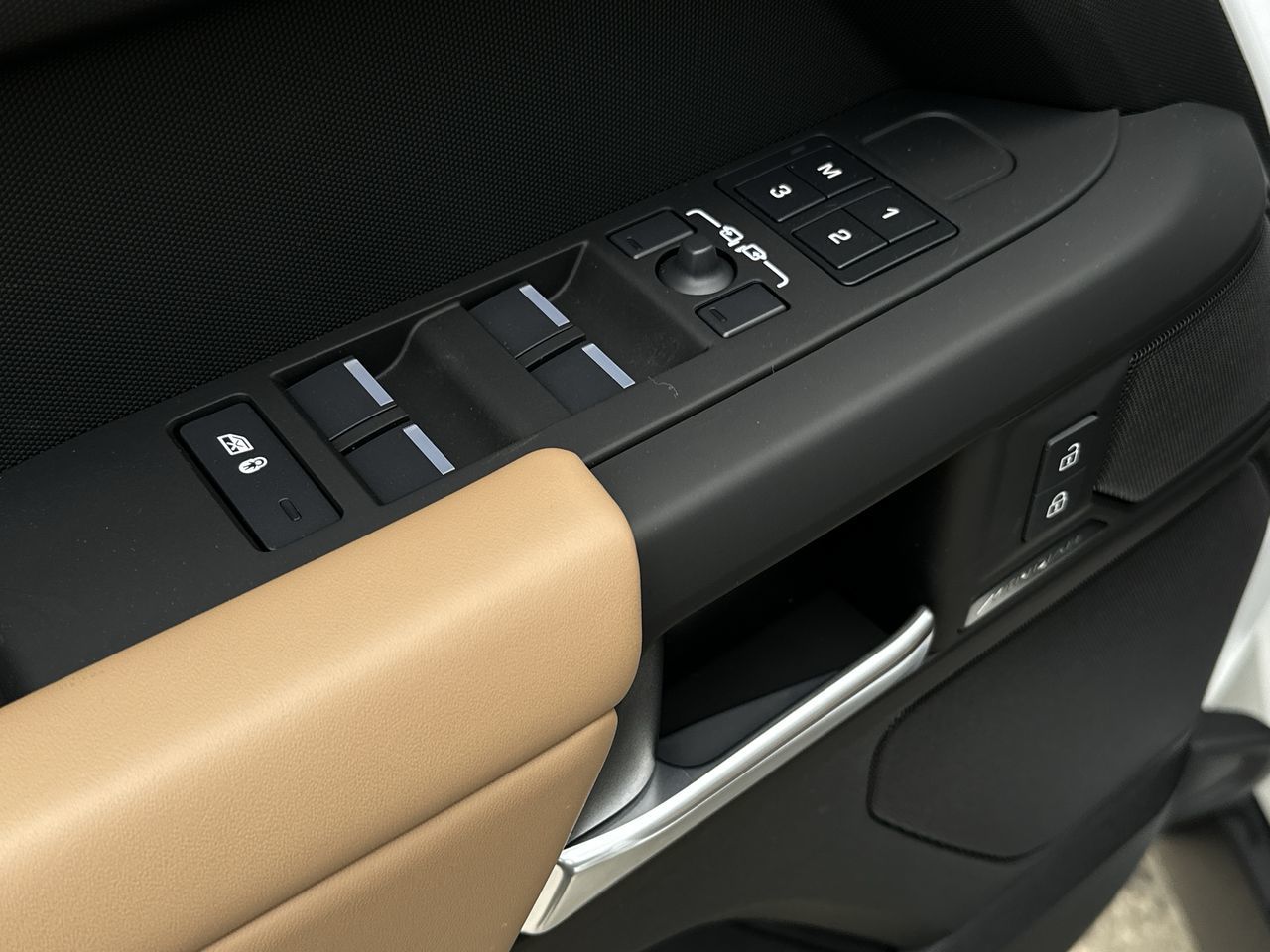 2025 Land Rover Defender 110 in North Vancouver, British Columbia