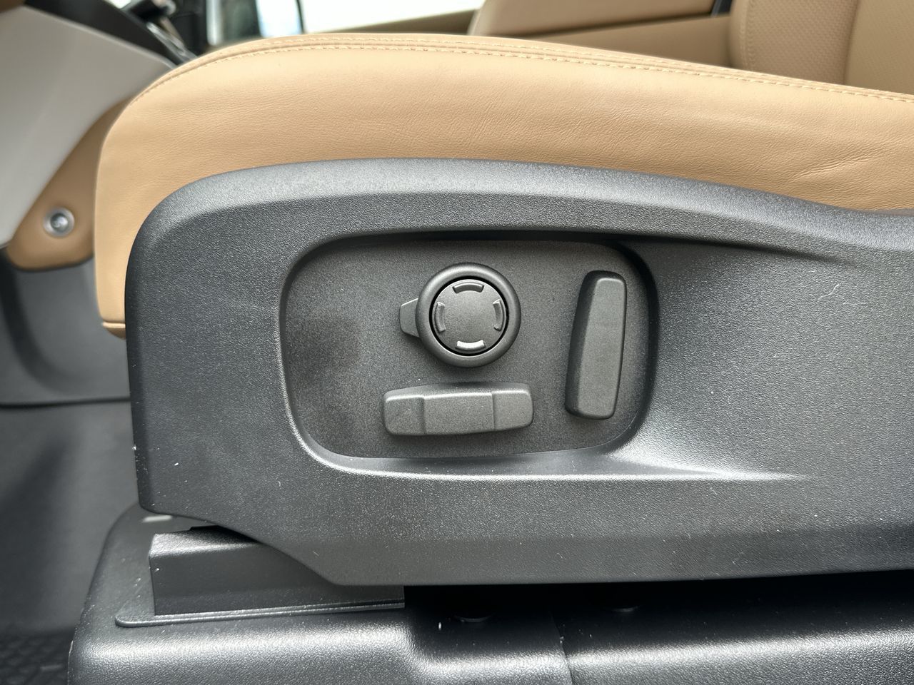 2025 Land Rover Defender 110 in North Vancouver, British Columbia