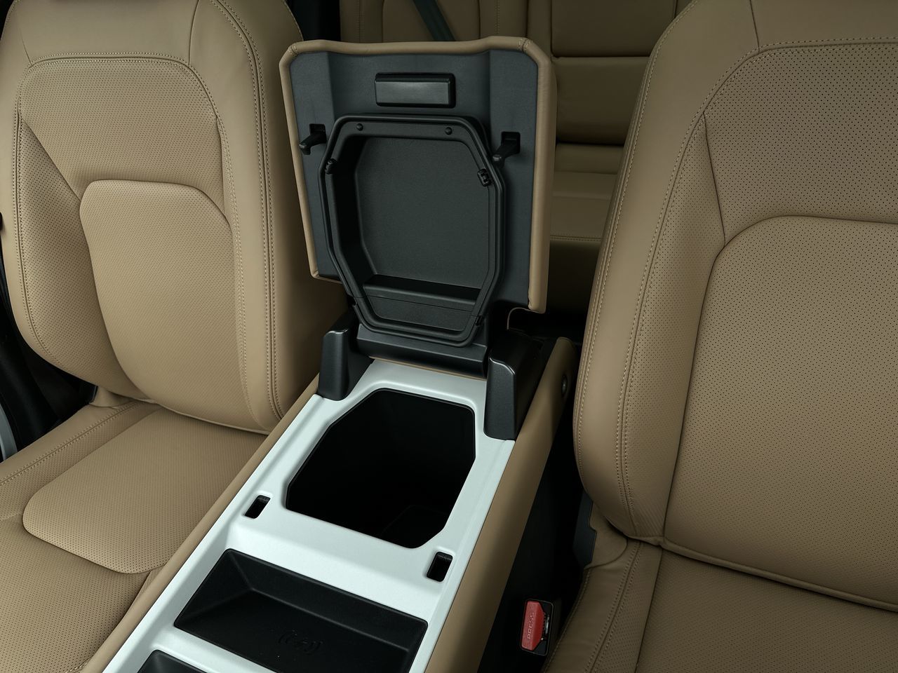 2025 Land Rover Defender 110 in North Vancouver, British Columbia