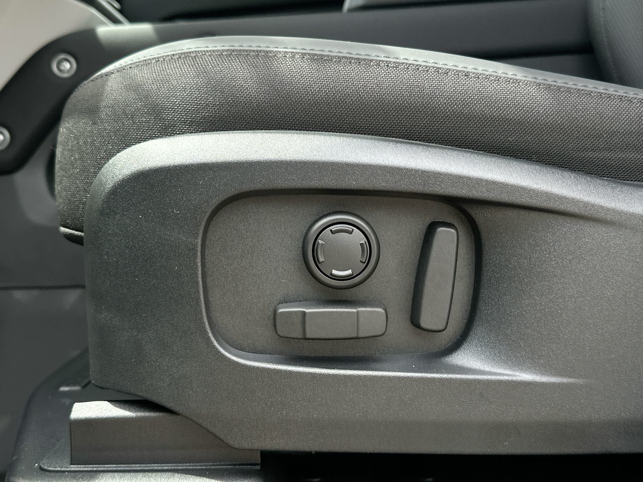 2025 Land Rover Defender 110 in North Vancouver, British Columbia