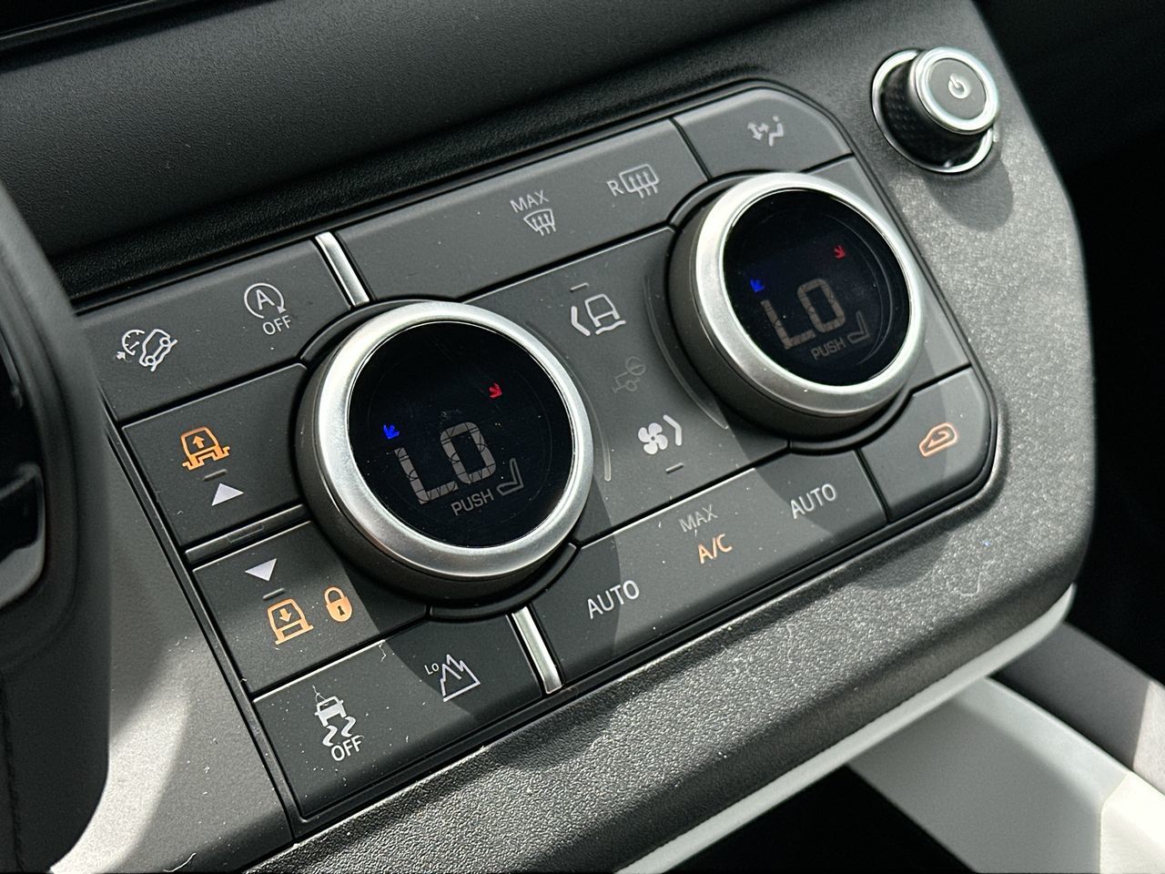 2025 Land Rover Defender 110 in North Vancouver, British Columbia