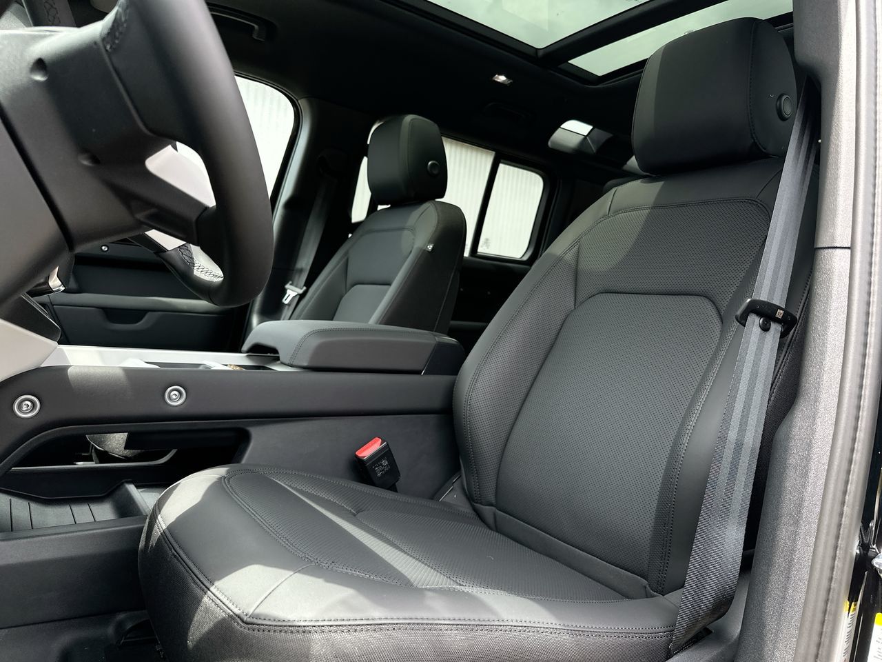 2025 Land Rover Defender 110 in North Vancouver, British Columbia
