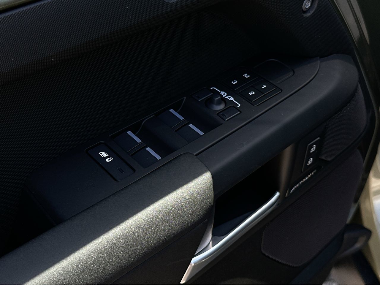 2025 Land Rover Defender 110 in North Vancouver, British Columbia
