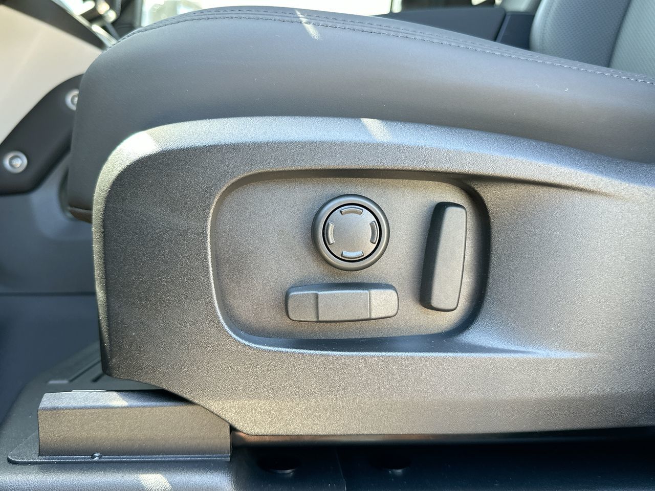 2025 Land Rover Defender 110 in North Vancouver, British Columbia