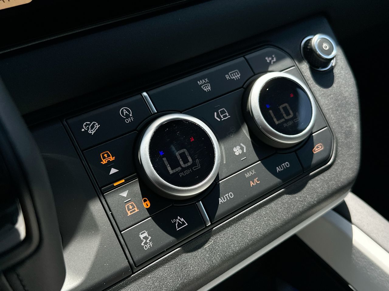 2025 Land Rover Defender 110 in North Vancouver, British Columbia