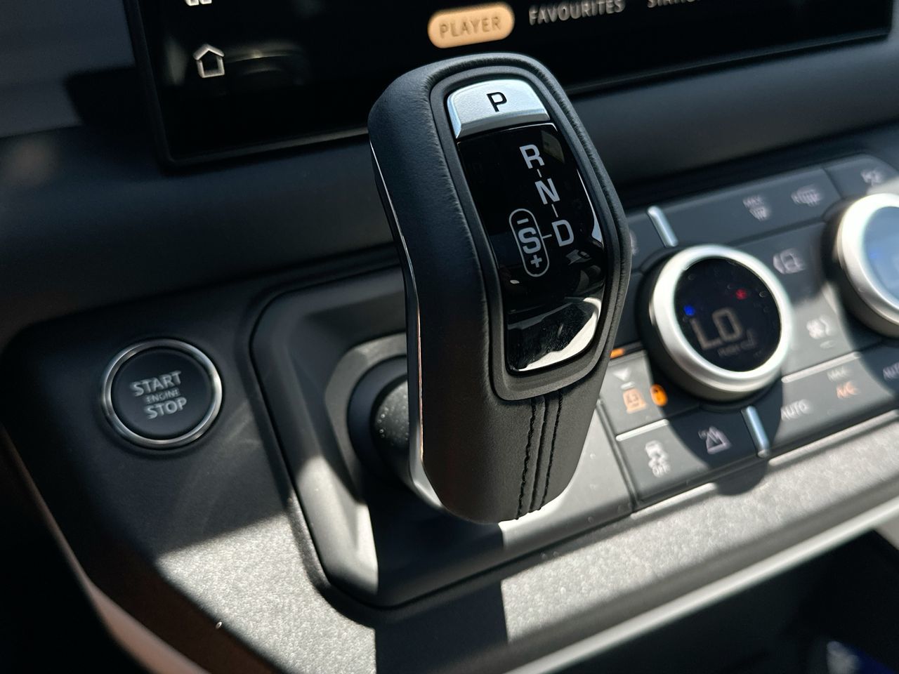 2025 Land Rover Defender 110 in North Vancouver, British Columbia