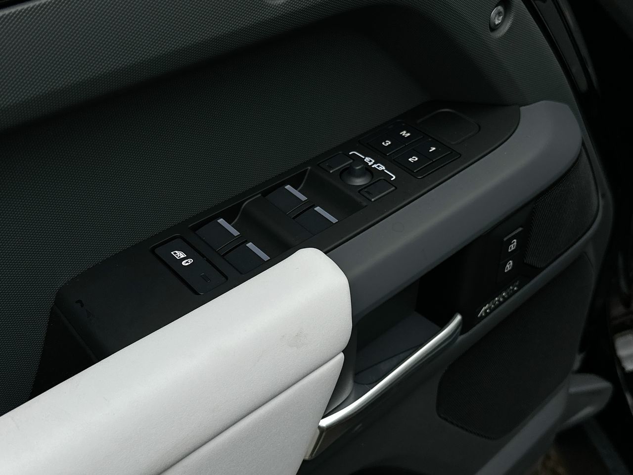 2025 Land Rover Defender 110 in North Vancouver, British Columbia