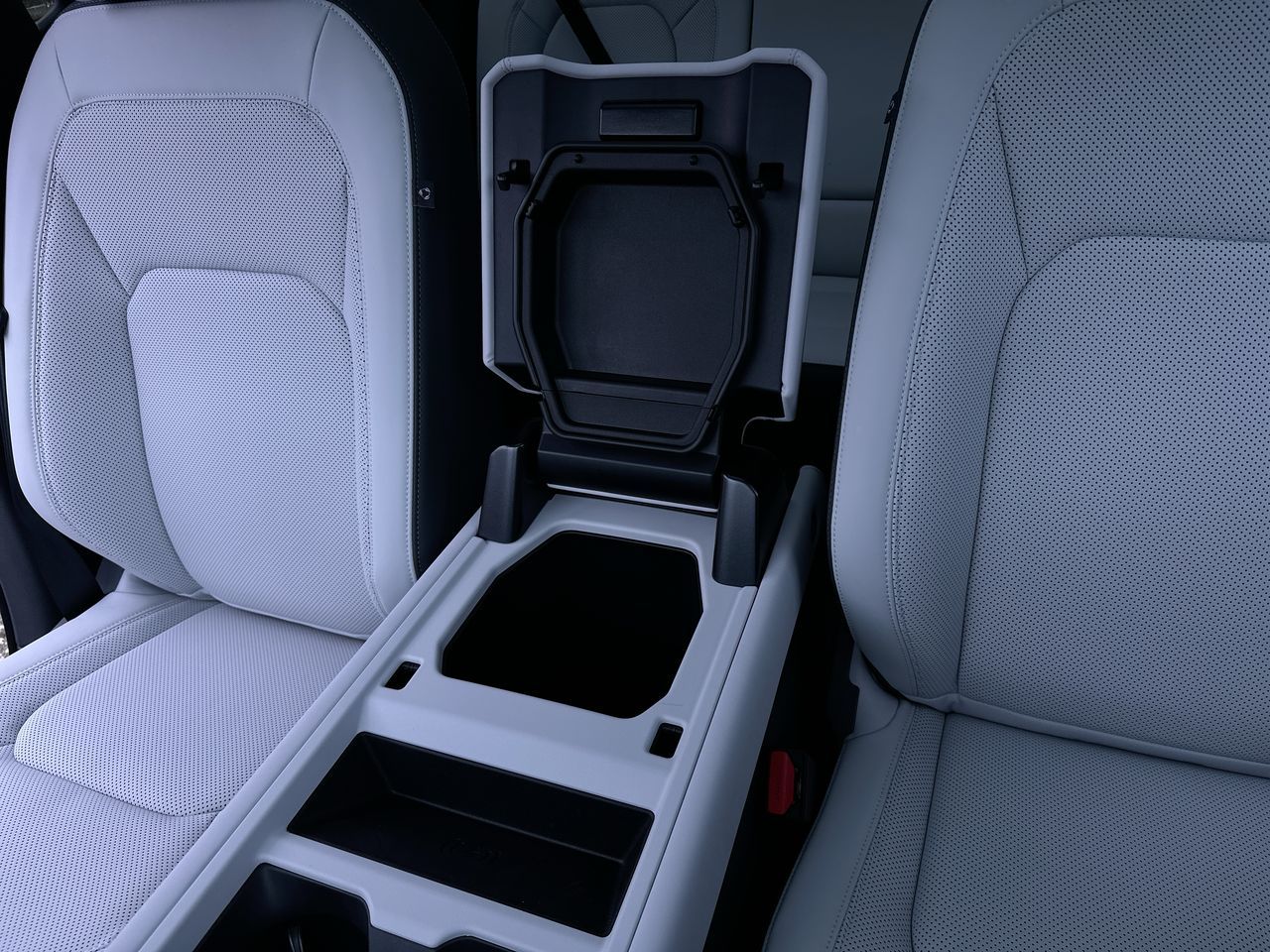 2025 Land Rover Defender 110 in North Vancouver, British Columbia
