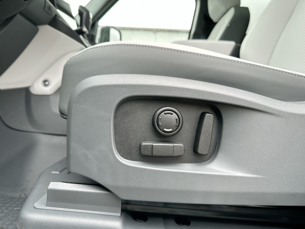 2025 Land Rover Defender 110 in North Vancouver, British Columbia