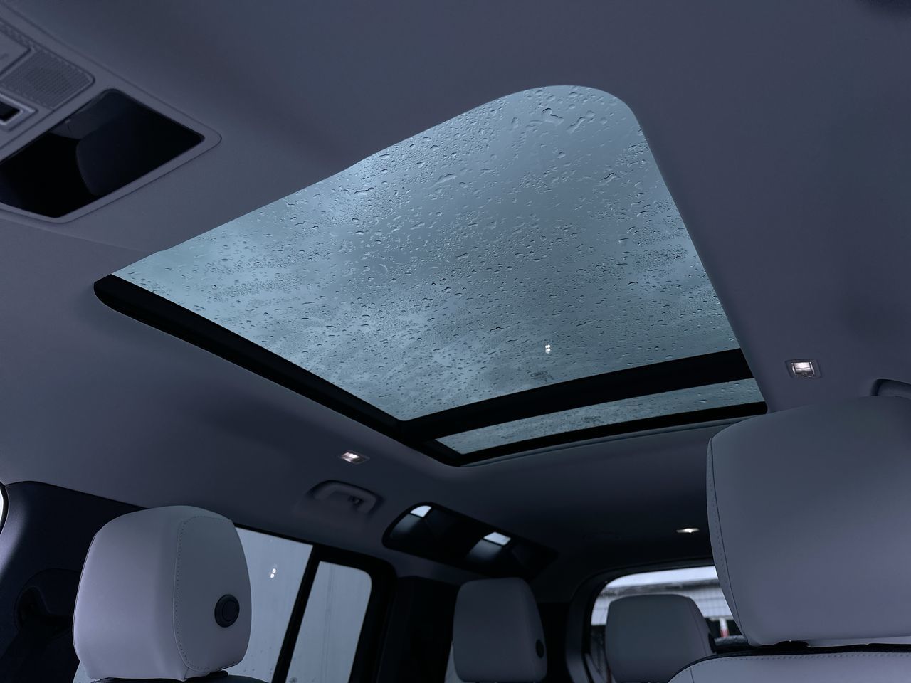 Land Rover Defender 110  2025 à North Vancouver, Colombie-Britannique