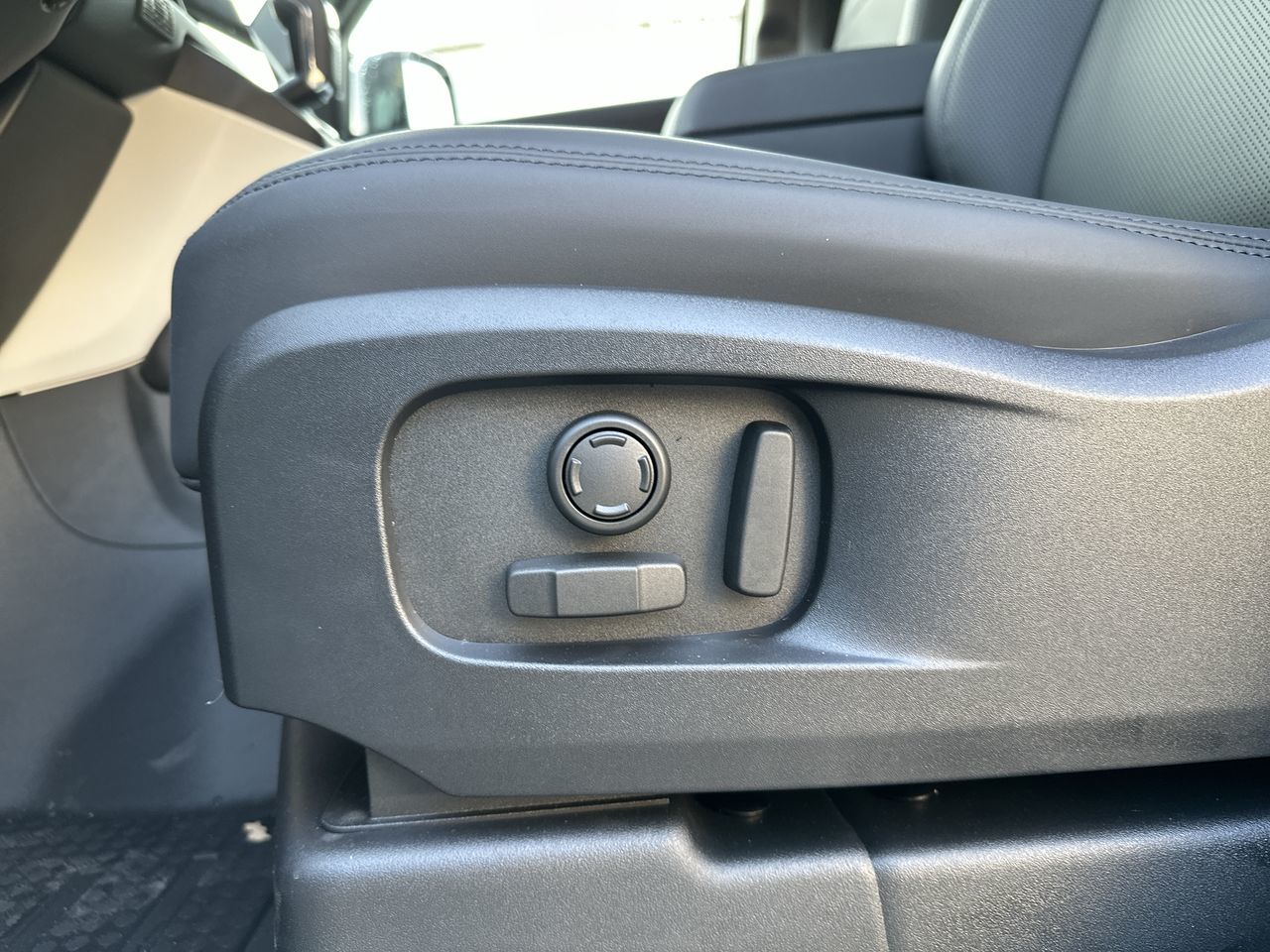 2025 Land Rover Defender 110 in North Vancouver, British Columbia