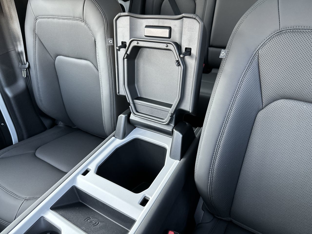 2025 Land Rover Defender 110 in North Vancouver, British Columbia