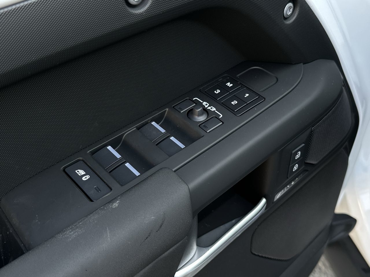 2025 Land Rover Defender 110 in North Vancouver, British Columbia