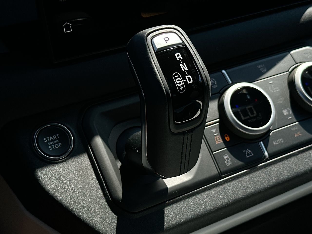 2025 Land Rover Defender 110 in North Vancouver, British Columbia