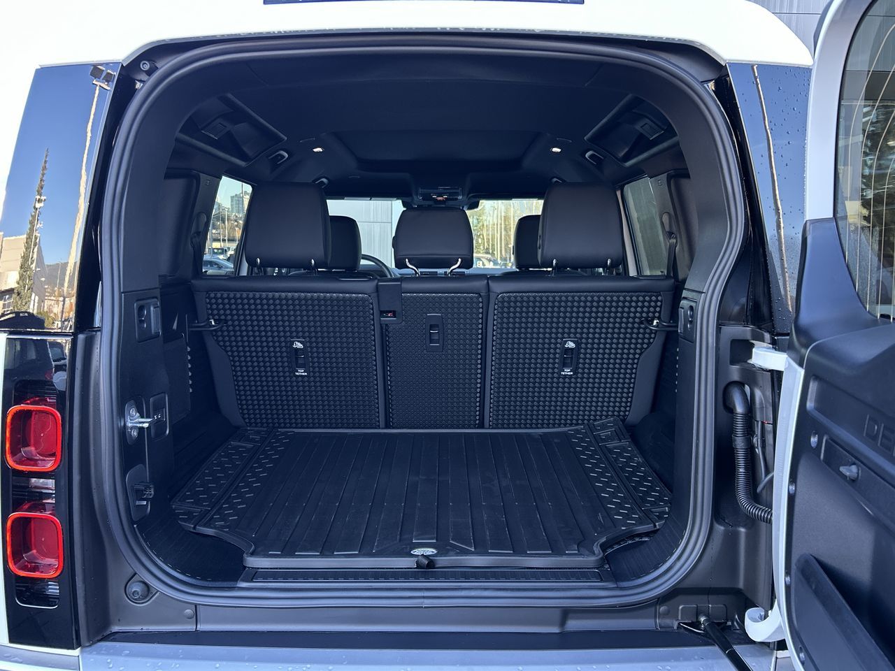 2025 Land Rover Defender 110 in North Vancouver, British Columbia