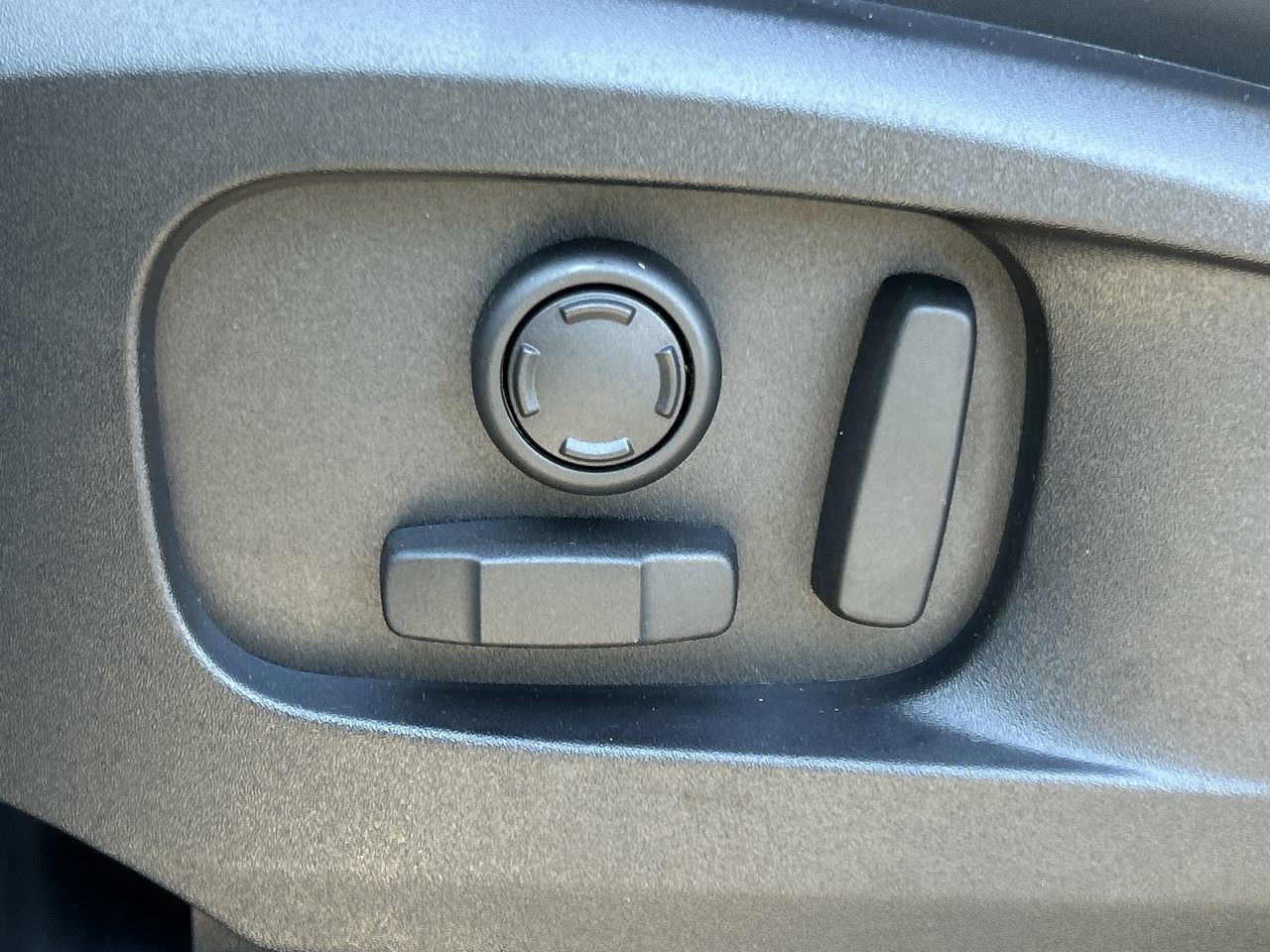 2025 Land Rover Defender 110 in North Vancouver, British Columbia