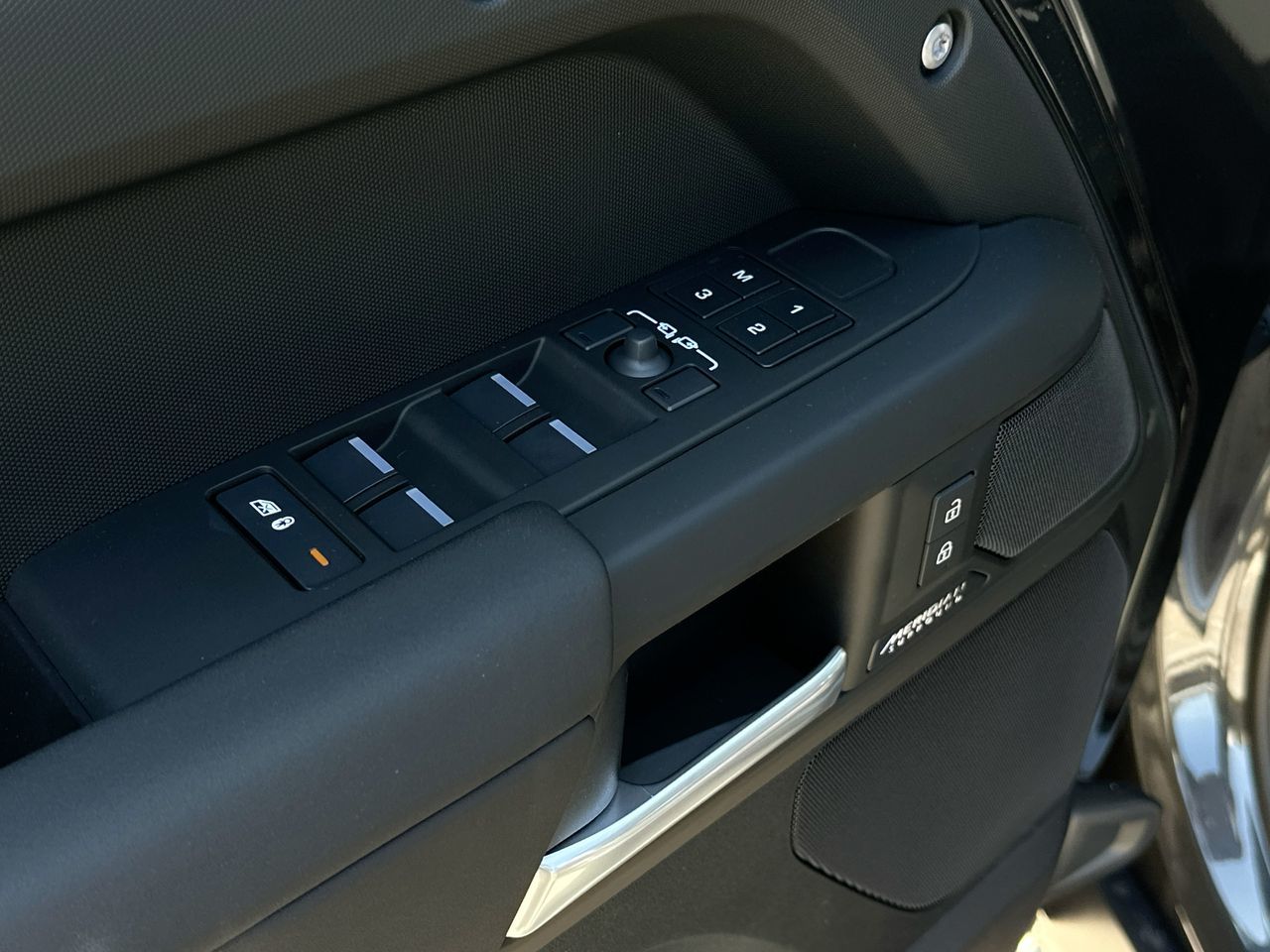 2025 Land Rover DEFENDER 130 Mild Hybrid in North Vancouver, British Columbia