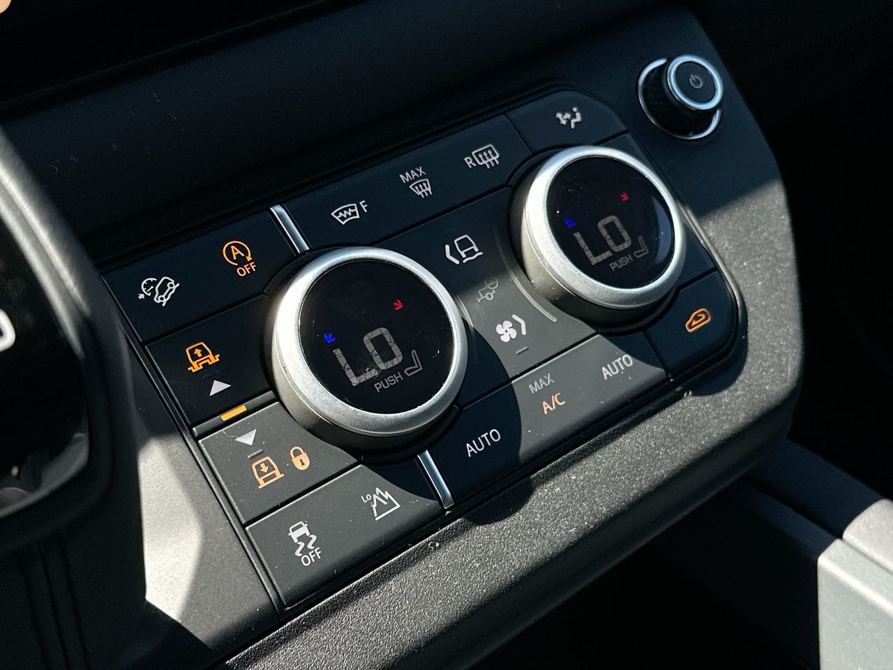 2025 Land Rover DEFENDER 130 Mild Hybrid in North Vancouver, British Columbia