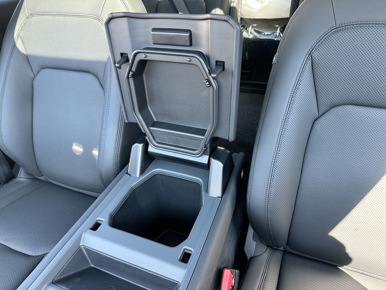 2025 Land Rover DEFENDER 130 Mild Hybrid in North Vancouver, British Columbia