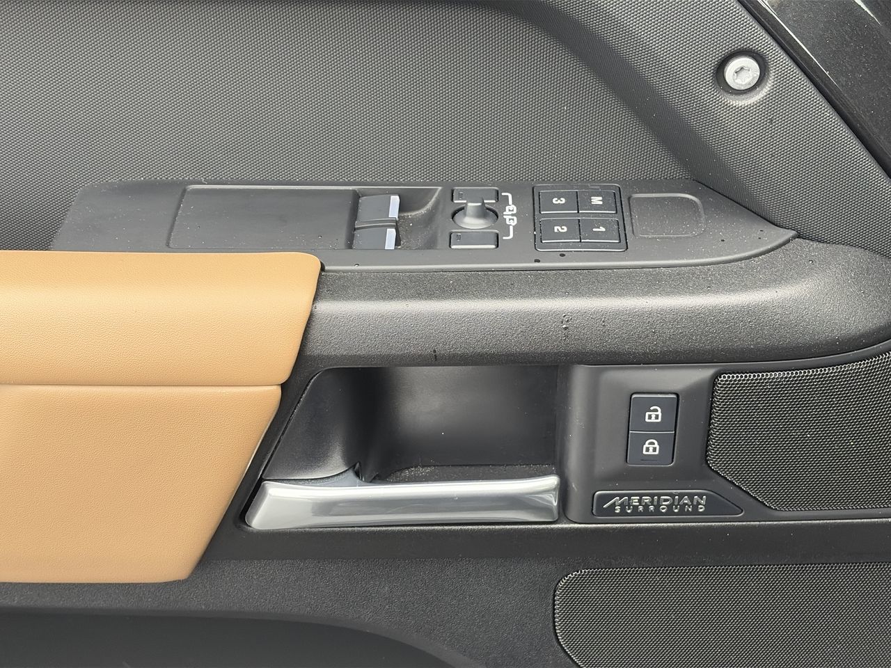 2025 Land Rover Defender