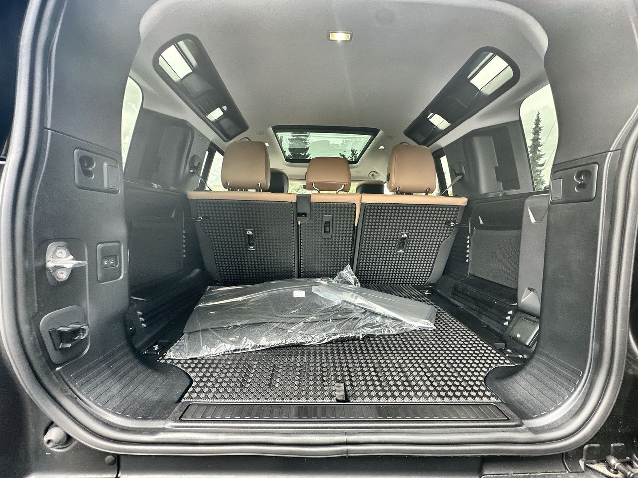 2026 Land Rover Defender in North Vancouver, British Columbia