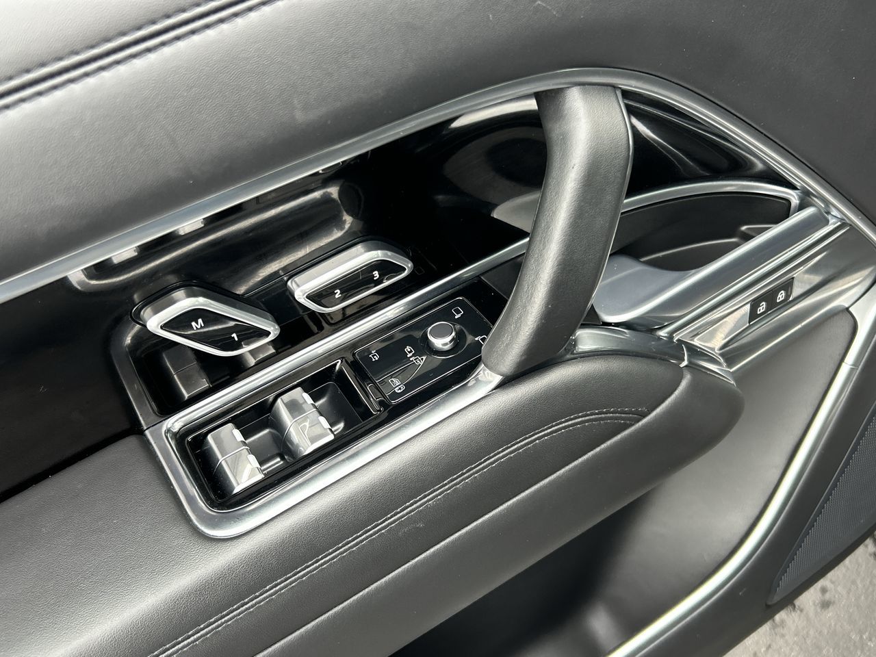 2023 Land Rover New Range Rover