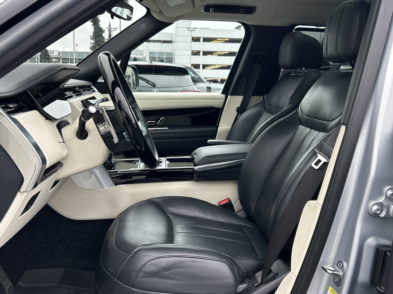 2023  New Range Rover