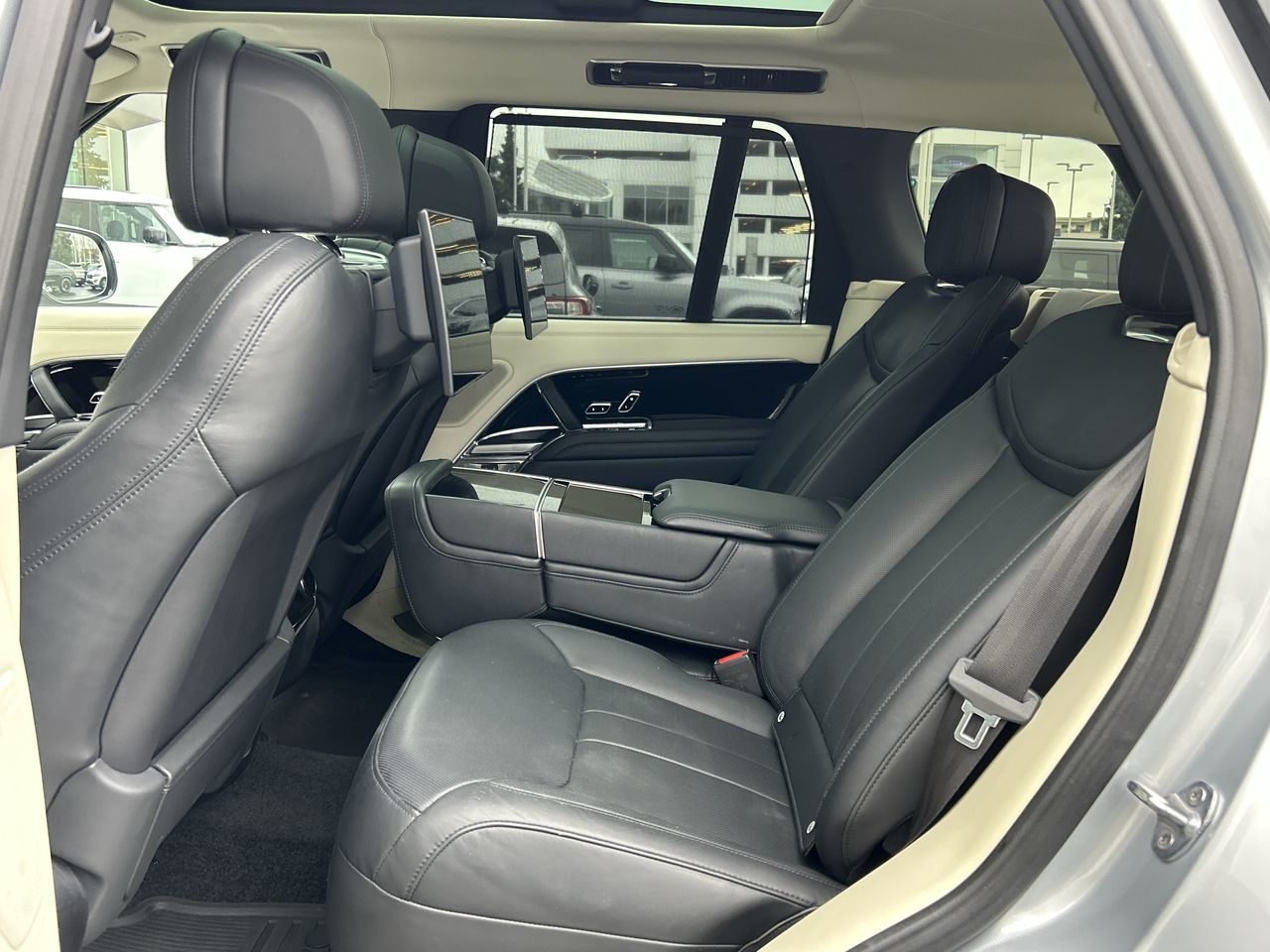 2023  New Range Rover