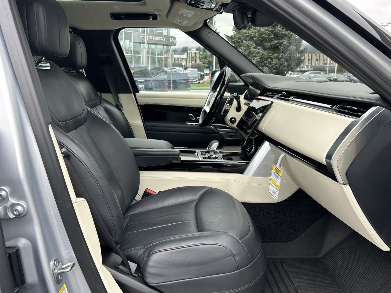 2023  New Range Rover