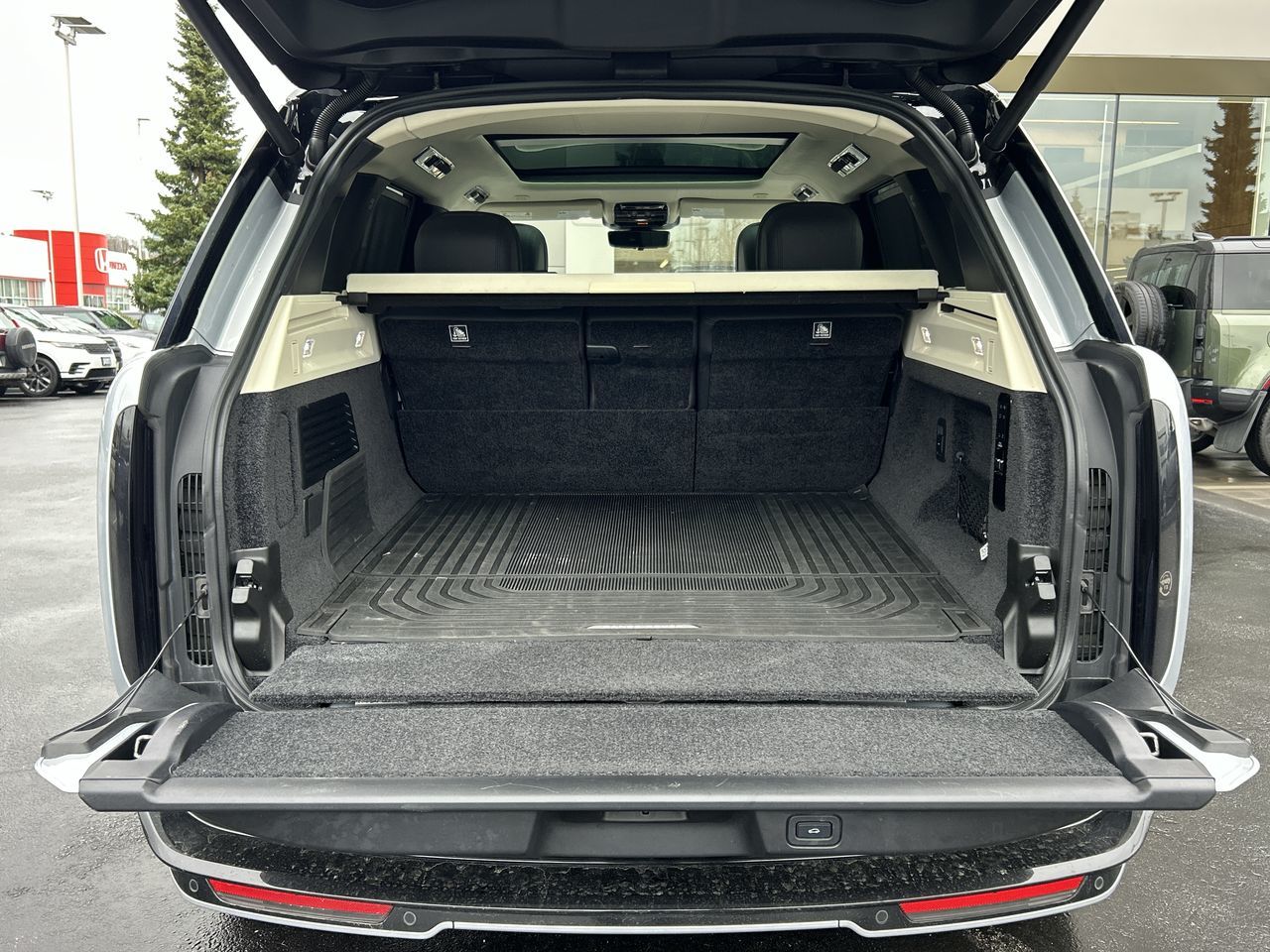 2023  New Range Rover
